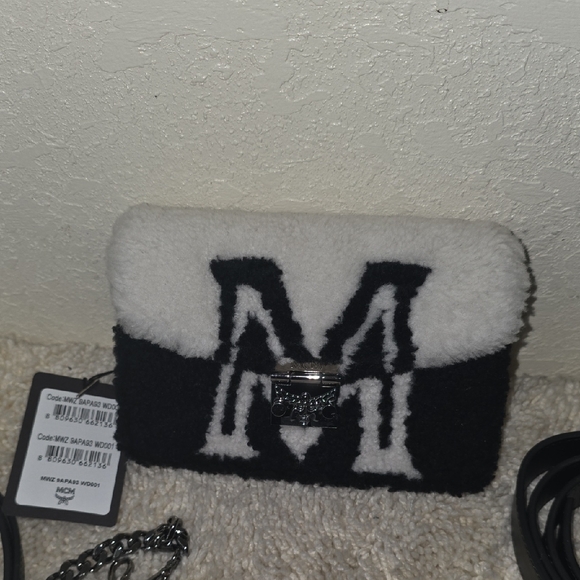 MCM Black and White Crossbody Bag with Sleek Design - Picture 8 of 15